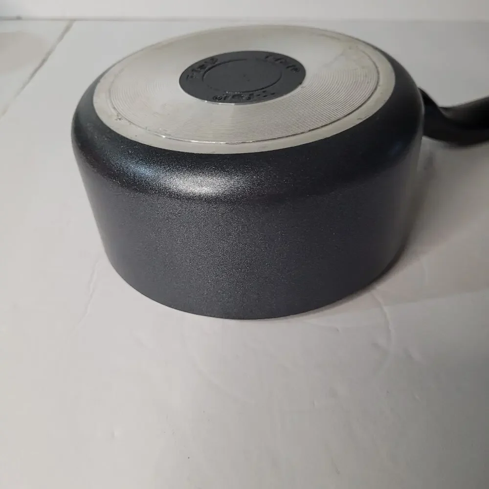 Fantastic 1 Quart Black Pot - Like New Condition!
